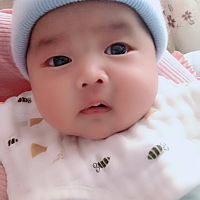 宝宝睡觉刚醒时或者睡觉睁眼的时候是双眼皮，完全醒了就是单眼皮，那这到底是单眼皮还是双眼皮呀😂你...