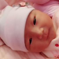 我的宝宝真的是个小天使。怀孕期间也没有任何反应 该怎么就怎么玩 也没有孕吐 没有各种不舒服。生她...
