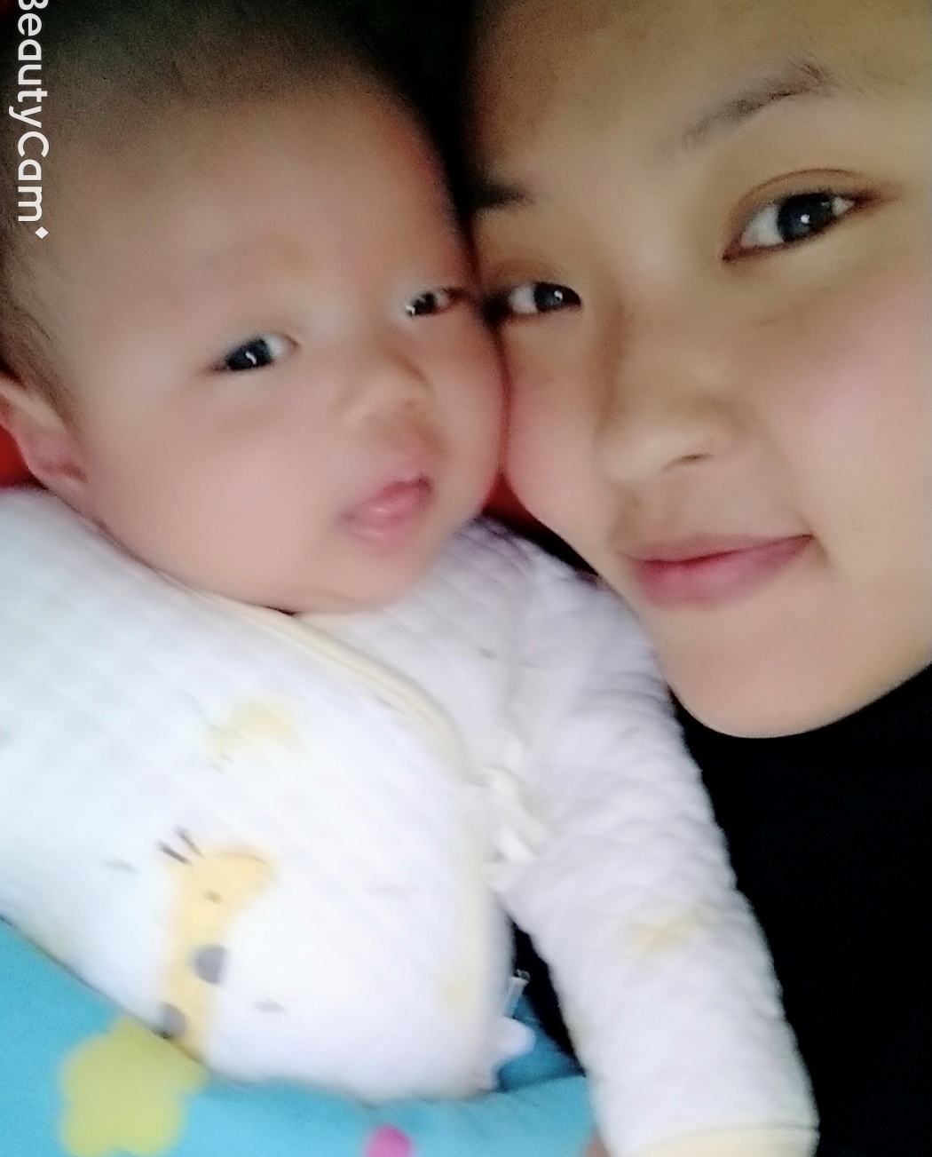 我的臭乖乖才五十天就十三斤，58公分了  😘😘
