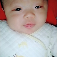 我的臭乖乖才五十天就十三斤，58公分了  😘😘