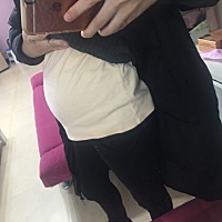 开始显怀了 18周➕5本人肚子比拍的明显点 ，穿的都是宽松衣服 ，前两个礼拜 肚子不胀气的话 基本看不到...