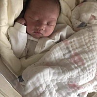1.3号顺产一枚男宝  8斤1两   可疼死我了～看到宝宝一切都值了…孕期还是要少吃甜食哦 第三天 出生...