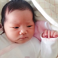 宝宝15天了，出生8斤，现在快10斤了，小胖妞，一家人喜欢的不得了😘