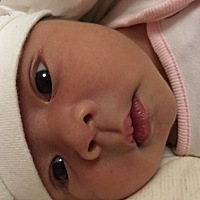 宝宝34天，整天睡觉时间少，白天哭晚上哭，一点办法都没有，自己也没有经验，家里就我一个人，也找不到...