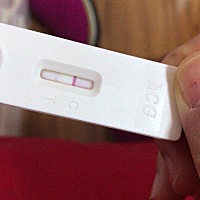 仙女们，可以帮看看这是怀孕了嘛？ 今天早上测试的，然后我又测试了一次就没有了这个隐约扛子了