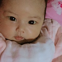 宝妈一定要注意宝宝呛奶。我家宝宝呛了几次奶就支气管肺炎。打了五天吊水太可怜了