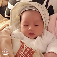 宝贝11天了 当了妈妈后 真的成玻璃心了 生怕宝贝有什么 不求其他什么 就希望她能平平安安的在我身边长大...