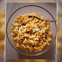 凌晨的蛋炒饭～厨师说少了点葱花不然更美味，但是我已经很满足了，对于这段时间，想吃又吃不下这个蛋炒...