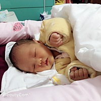 宝妈们，宝宝多久可以用润肤霜或者乳液什么的？有没有推荐的？谢谢！