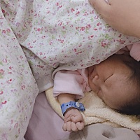 12/28……20-07分.六斤四两、我和我的小情人见面了~破水到生一共三个小时……顺产缝了针-