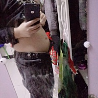 像三个月的肚子吗，有时候感觉怀了个假孕，感觉三个月了也没肚子，有时候感觉自己怎么长这么多肉😔😔