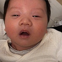 看我家宝宝睡觉 我也是醉了 一放床上立马就醒 宝妈们有什么好办法吗