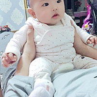 自己既想上班，给老公减轻负担，把宝贝给婆婆帮忙带，可是又想自己教育孩子，陪伴孩子长大，有跟我...