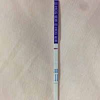 12月27号排卵期，这个月月经到今天推迟3天了。今天早上测试了一下，不知道这个是不是传说中灰印，麻烦大...