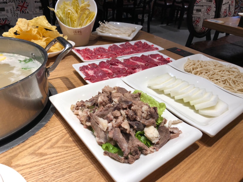 中午没忍住，去吃了顿火锅🍲
