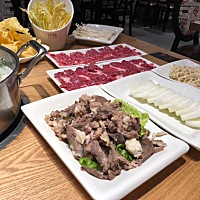 中午没忍住，去吃了顿火锅🍲