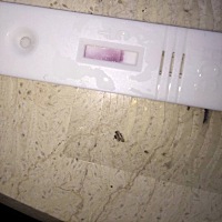 我今天测试了一下为啥t区会有一大片红晕，然后c区有一条杠，谁能告诉我？摆脱