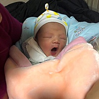 啦，终于出来和我见面啦，离预产期2天，超快顺产，微撕裂，感谢我们家宝宝没让我太受罪，顺便带上一张小...