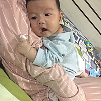 宝宝出生了一个月了，是个小帅哥