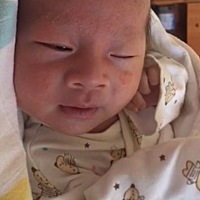 各位妈妈们，现在宝宝头上好多豆豆，怎么办？越看越觉得害怕，你们有碰到过吗，是男宝宝