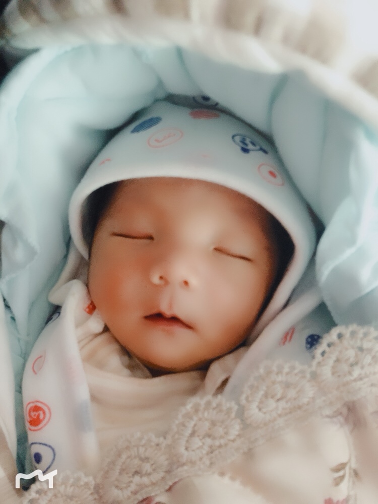 10天的男宝宝