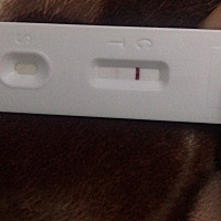 第一张月经前5天验的、第二2张现在月经推迟3天了、医生说的一个星期去医院确定是否怀孕、明天到时间啦希...