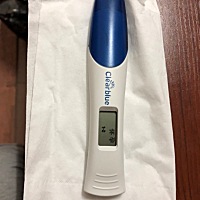 早上用晨尿验显示怀孕，马上去医院抽血，下午拿到报告医生说很不理想，开了孕酮片，连续打三天孕酮针。...