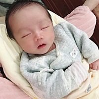 宝宝这几天都早上七八点醒到现在晚上七八点了都还不肯睡怎么办啊。。。整天抱着就咪一会放下去就醒...