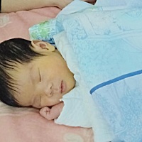 我的宝贝，出生第八天！黄疸什么时候可以退掉？我什么时候可以瘦回96斤！