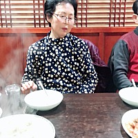 我是河南姑娘远嫁韩国 除了吃的不习惯以外气候什么的都跟河南差不多，因为我老公家里是两兄弟没有女...