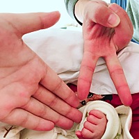 老婆辛苦了，小宝贝健康成长