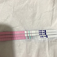 各位帮我看看这是排卵了嘛，31号的例假，美柚跟这个都是显示的今天排卵，但这个一直感觉都没有一样红，...