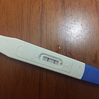 帮忙看下这是不是怀孕了，月经推迟五天了！