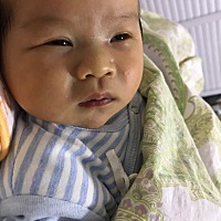 宝宝睡觉总是哼哼唧唧，你们有类似情况的吗？