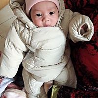 可可34天了，昨天打了预防针，晚上回来吃了奶奶一直没睡，后来就不吃我的奶奶了，一凑近我的奶奶就哭，...