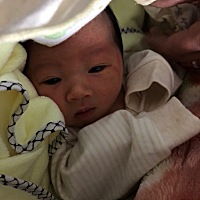 产后第二天的女宝宝，超大双眼皮姑娘，白白的高颜值，健健康康乖乖的，吃饱就睡，给姐妹们接喜气咯(指甲...