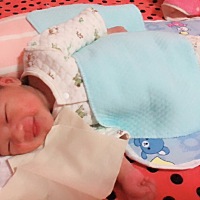 每次宝宝的爷爷奶奶看他，或者是发视频看孩子，宝宝就是闭着眼不睁开，怎么叫都没用，也没睡着，就是不...