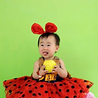 二宝13个月啦，这是周岁照，可爱么😄