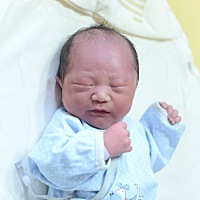 2019年1月15日下午三点55分 ，顺产一男娃重6斤6两。