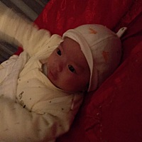 都自己玩一个多小时了，还不睡觉  ໂ😩ໃ