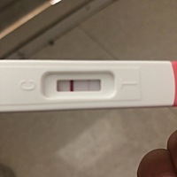 12.17号的大姨妈..1.1-1.4号都有同房..之后一直感觉肚子不舒服..测了一下浅浅的灰色..过了两天测白板.....