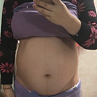 今天22周，照个大肚像！比一般的孕妈肚皮肉肉多！上次产检医生还问为什么肚子这么多肉...怀大宝