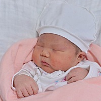 14号早上八点多推进手术室，准备刨，9点多出来，8.3斤刨的全程自己都清楚，小家伙4天了，一天比一天能吃...