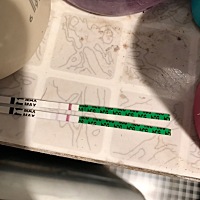 姐妹们帮我看看有没有加深，上面是昨天的，下面这个是今天的