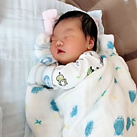 出生在医院的第二天 出院回家的时候 两个月的时候 两个月的时候 现在五个月的时候 一天一个样