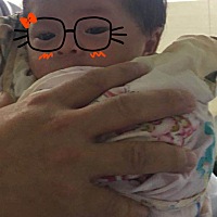 宝宝从出生到现在住保温箱有二十多天了:白细胞还有15000，医生说也可以出院了:但过两三天还得去复查，由...