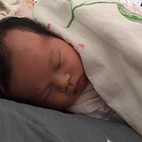 不舍得这一头胎毛。无奈护士剔两边头发，毁了这个发型。😪😪