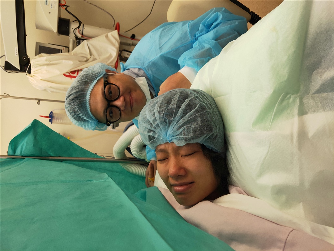 打了麻药一直哭到宝宝出生。。。。哈哈哈哈。。。。新手妈妈没见过风浪。