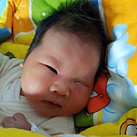 8.4斤的小胖子 每天看起来都不一样呢 我家儿子越来越像闺女了 哈哈😄😄