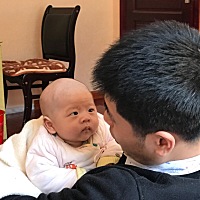 44天的豆豆在与爸爸👨🏻交流！